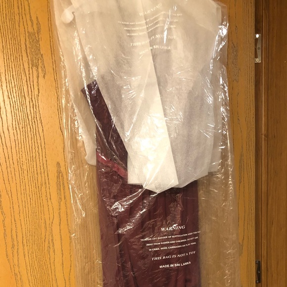 Bridesmaid dress burgundy/ wine.NWT-David’s bridal - Picture 2 of 4